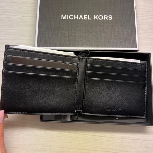 Michael  Black Leather Logo Wallet With Bill Clip Brand New in Box Original $98 - Picture 3 of 6